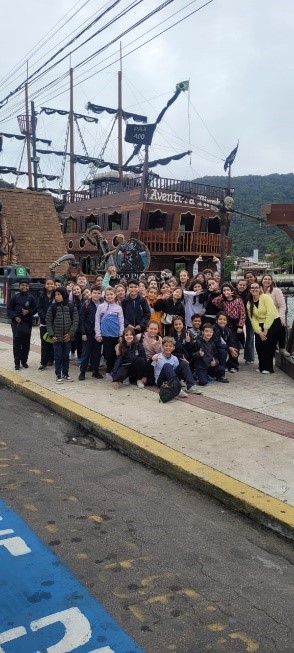 Turmas 403 e 503 da Educar durante visita ao Interpraias, dia 30 de julho