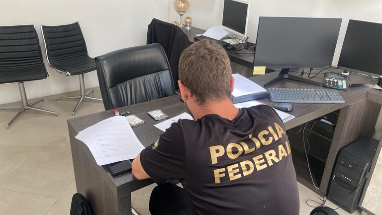 f2b1b743-2d7e-4aa0-9cd7-e517adee1caf