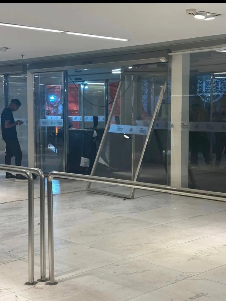 Camarim da Neo Química Arena danificado / Reprodução