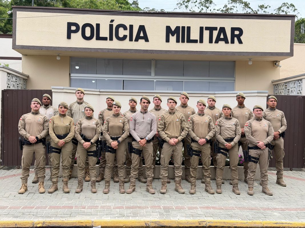A Costa Esmeralda recebe reforço de 49 policiais militares para a Operação Verão 2025, ampliando a segurança em Itapema, Porto Belo e Bombinhas até fevereiro.