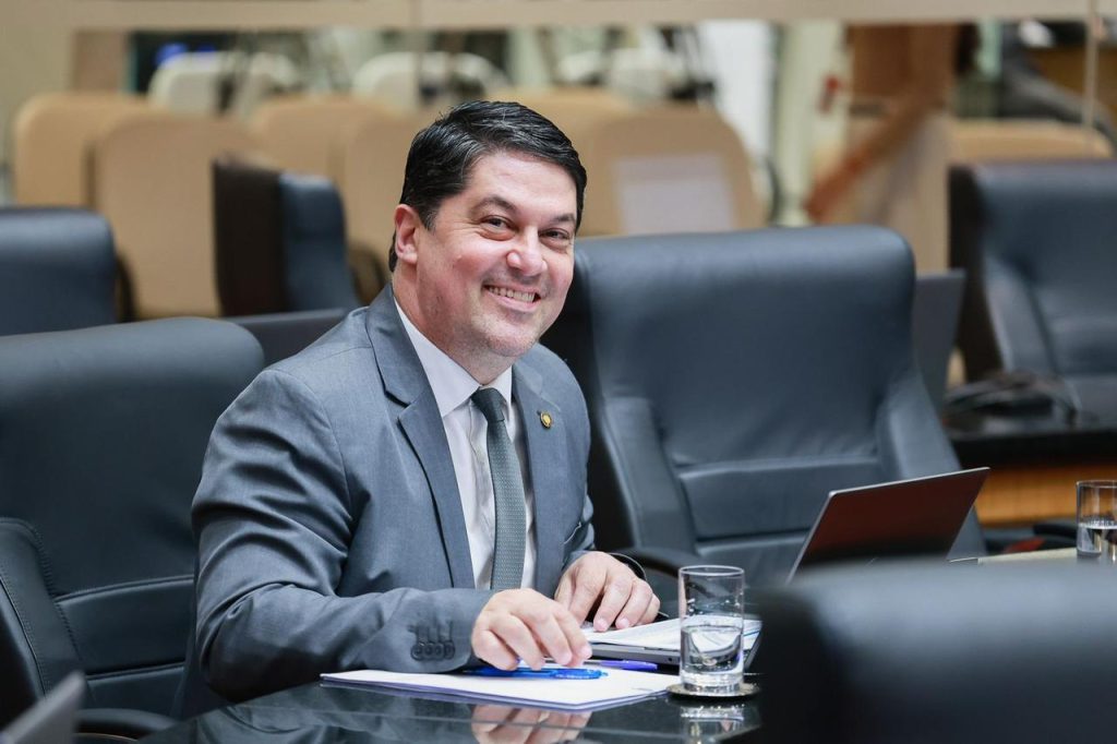 Deputado Emerson Stein se posiciona após decisão do MDB de deixar a base do governo Jorginho Mello e reafirma compromisso com Santa Catarina e a população.